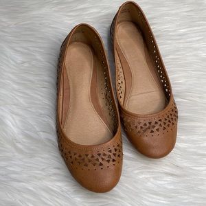 Report Tan Flats, Size 6